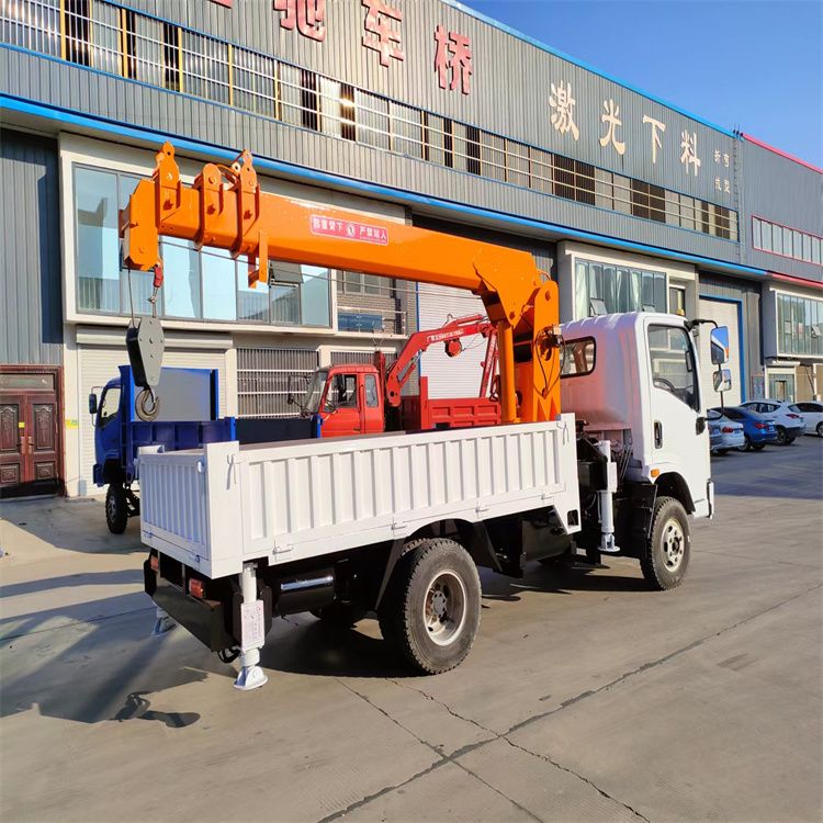 凌河区三轮随车吊定制 农用改装机自备吊中瑞长期出售